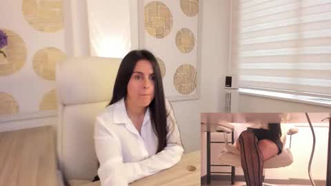 tiinyangel online show from February 2026 01:18:01 PM