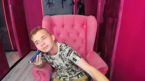 Tim online show from October 2025 08:40:01 PM