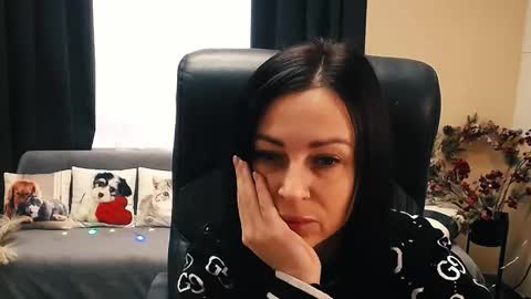 Luisa online show from October 2025 07:41:02 AM