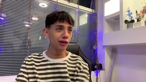 Snapshot of timothy_ross chatting on December 2024 04:53:01 AM Timothy 21 years old online show from December 2024 04:53:01 AM