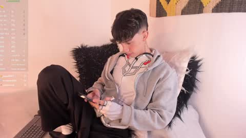 Snapshot of timothy_ross chatting on January 2025 03:09:02 AM Timothy 21 years old online show from January 2025 03:09:02 AM