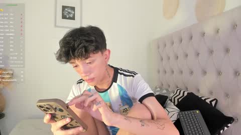 Snapshot of timothy_ross chatting on January 2025 10:35:02 PM Timothy 21 years old online show from January 2025 10:35:02 PM