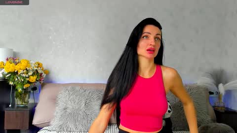 Tina online show from October 2025 10:38:01 AM