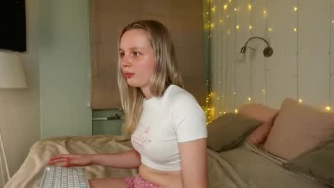 Snapshot of tinasiner chatting on September 2025 03:34:02 PM tinasiner online show from September 2025 03:34:02 PM