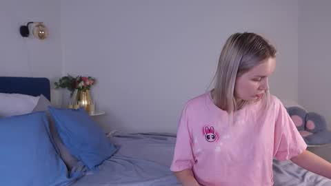 Snapshot of tinasiner chatting on September 2025 04:01:01 PM tinasiner online show from September 2025 04:01:01 PM