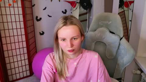 Snapshot of tinasiner chatting on November 2025 01:46:01 PM tinasiner online show from November 2025 01:46:01 PM