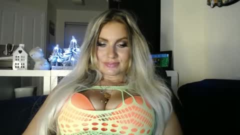 tinkerbell822 online show from December 2024 04:16:02 PM