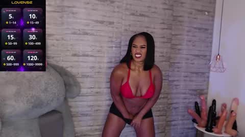 Snapshot of tinna__hottie chatting on October 2025 12:13:02 PM Tinna Goddess online show from October 2025 12:13:02 PM