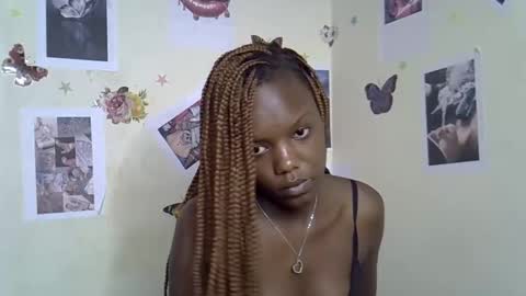 tinnie_e online show from January 2026 02:11:01 PM