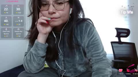 Tiny Caroline online show from December 2025 09:54:01 PM