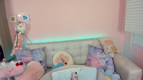 tiny_cora online show from November 2025 04:31:02 PM