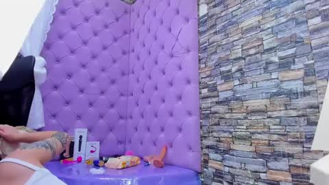 Snapshot of tiny_love_ chatting on January 2025 08:52:01 AM tiny online show from January 2025 08:52:01 AM