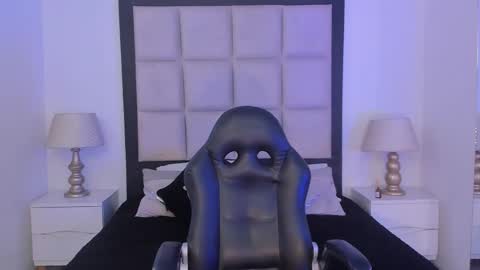 Thomm  Independent Model online show from February 2026 05:48:02 AM