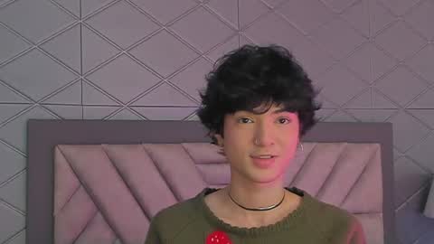 Snapshot of tiny_thomm chatting on June 2026 05:43:02 AM Thomm Independent Model online show from June 2026 05:43:02 AM