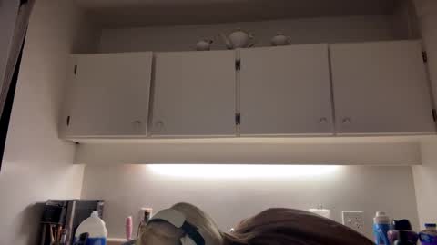 stage Kylie Sinner  brand CLITBAIT online show from February 2025 10:47:02 PM