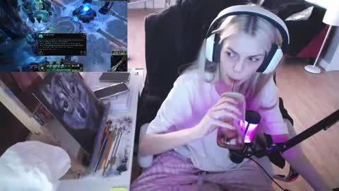 stage Kylie Sinner  brand CLITBAIT online show from February 2025 09:59:01 PM