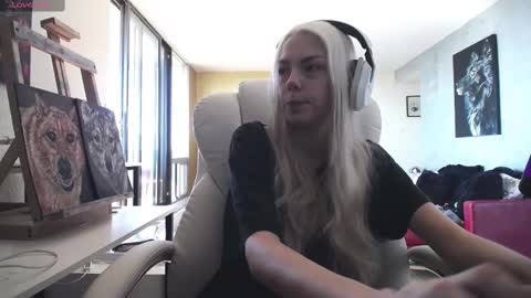 stage Kylie Sinner  brand CLITBAIT online show from September 2025 04:52:02 PM