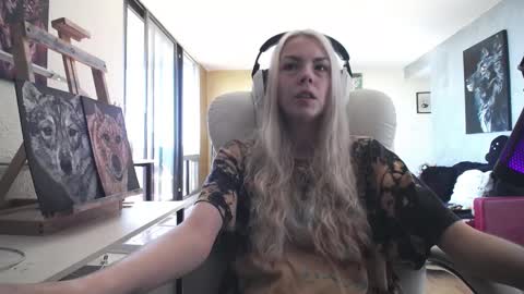 stage Kylie Sinner  brand CLITBAIT online show from September 2025 04:01:02 PM