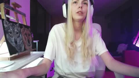 stage Kylie Sinner  brand CLITBAIT online show from October 2025 04:54:01 AM