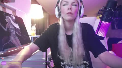 Snapshot of tinykylie chatting on April 2026 01:52:01 AM stage Kylie Sinner brand CLITBAIT online show from April 2026 01:52:01 AM