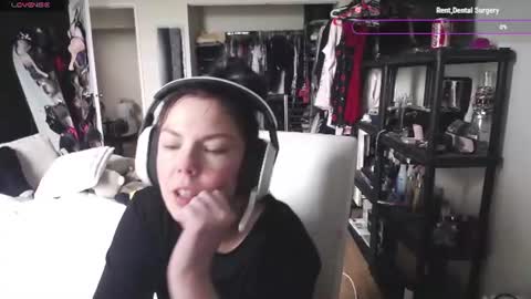 Snapshot of tinykylie chatting on June 2026 08:40:02 PM stage Kylie Sinner brand CLITBAIT online show from June 2026 08:40:02 PM