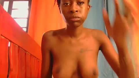 tinylunaah online show from April 2026 11:35:01 AM