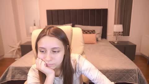 tinynataliee online show from December 2025 02:57:02 PM