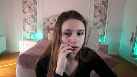 tinynataliee online show from April 2026 07:47:02 AM