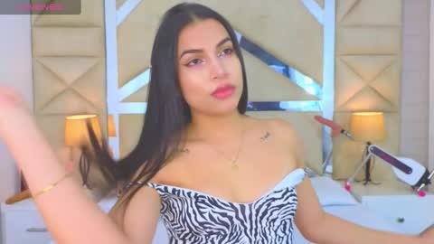 Snapshot of tiphani_walker_ chatting on September 2025 12:03:02 AM Tiphani Walker online show from September 2025 12:03:02 AM