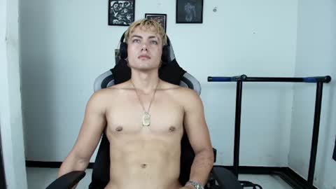 Snapshot of titan_fitness chatting on July 2026 01:27:01 AM Kevin online show from July 2026 01:27:01 AM