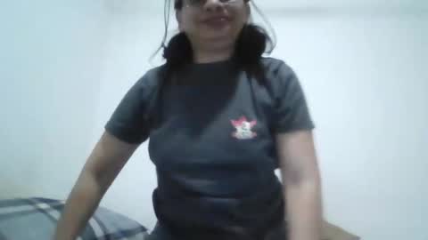 Ester online show from October 2025 11:07:01 PM