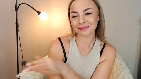 Snapshot of tokens_are_sexy chatting on December 2024 01:00:01 PM tokens_are_sexy online show from December 2024 01:00:01 PM