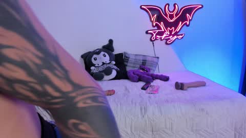   Independent model online show from January 2025 12:15:02 AM