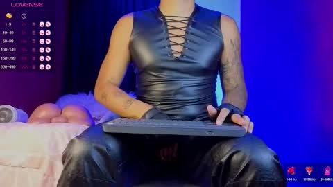 Snapshot of tom_brown12 chatting on October 2025 02:17:01 AM Tom online show from October 2025 02:17:01 AM