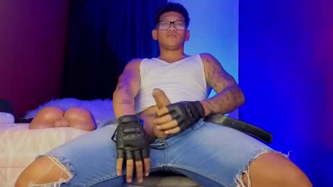 Snapshot of tom_brown12 chatting on October 2025 01:36:02 AM Tom online show from October 2025 01:36:02 AM