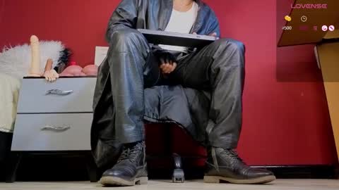 Snapshot of tom_brown12 chatting on November 2025 02:11:01 AM Tom online show from November 2025 02:11:01 AM