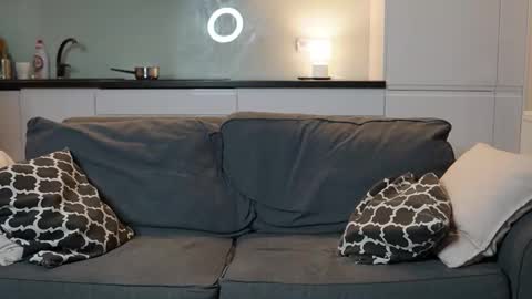 Tom online show from October 2025 06:21:01 PM