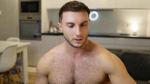 Tom online show from November 2025 07:14:01 PM