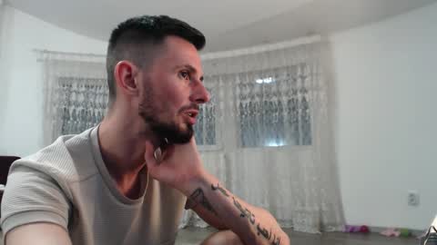 Snapshot of tom_michael chatting on October 2025 05:20:02 PM Michael online show from October 2025 05:20:02 PM