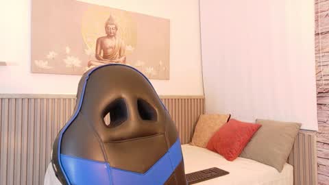 Tom muscle1 online show from November 2025 12:05:02 PM