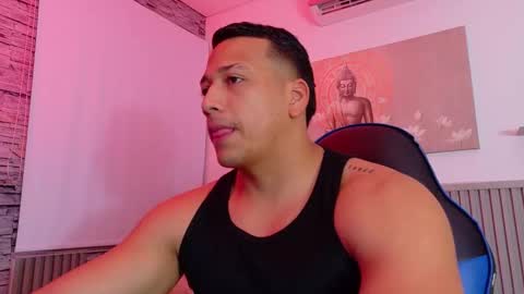 Tom muscle1 online show from December 2025 11:52:02 AM