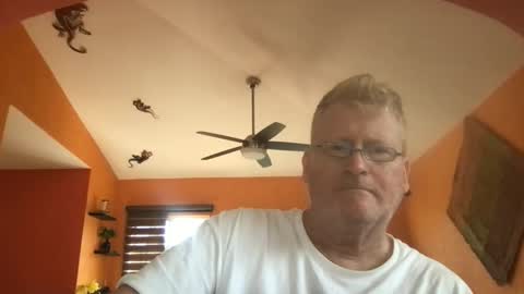 Snapshot of tomascausa chatting on April 2026 03:28:02 PM Hola online show from April 2026 03:28:02 PM