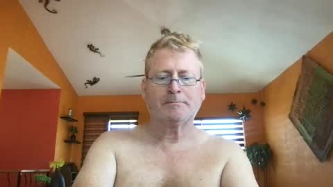 Snapshot of tomascausa chatting on June 2026 08:41:01 PM Hola online show from June 2026 08:41:01 PM