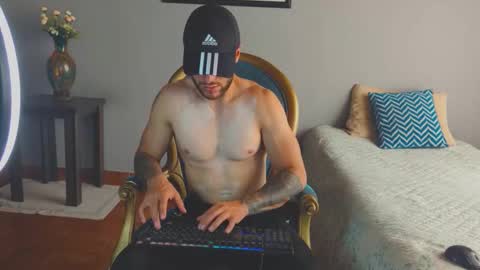 tomDavisXl online show from February 2026 05:21:01 PM