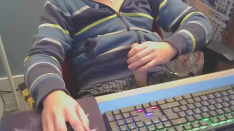 tomin3m online show from December 2024 06:06:01 PM