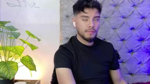 Snapshot of tommidubois chatting on September 2025 01:40:02 AM Tommidubois online show from September 2025 01:40:02 AM