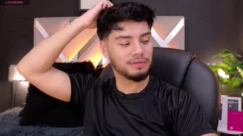 Snapshot of tommiduboiss chatting on November 2025 04:34:01 AM Tommy Dubois online show from November 2025 04:34:01 AM