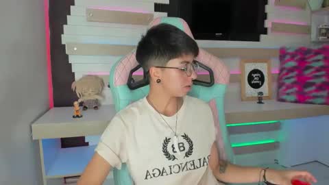 Blue  online show from December 2025 08:06:02 PM