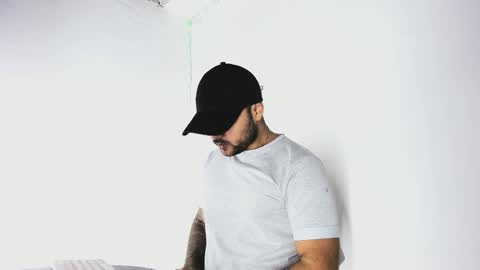 tommy_sccott online show from October 2025 11:03:01 PM