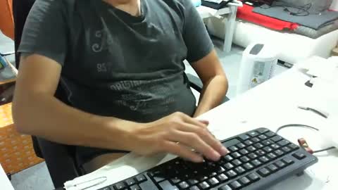 Tom online show from October 2025 07:56:02 PM